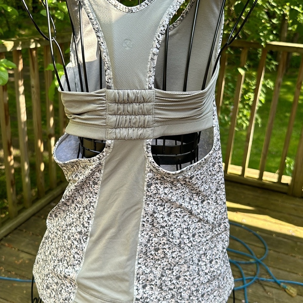 Lululemon Gray Silver Turbo Tank Top Floral Racerback Ruched fitted​​ - Picture 6 of 7